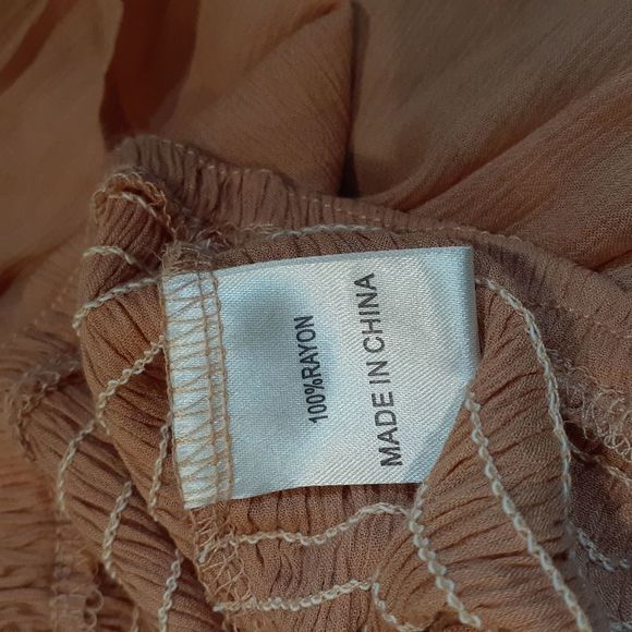 LF Smocked Flowy Crepe Off-Shoulder Boho Crop Top Small Melon NWT - Picture 6 of 7